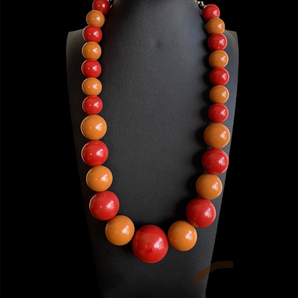 Graduated Orange and Red Bead Necklace 19 Inches
